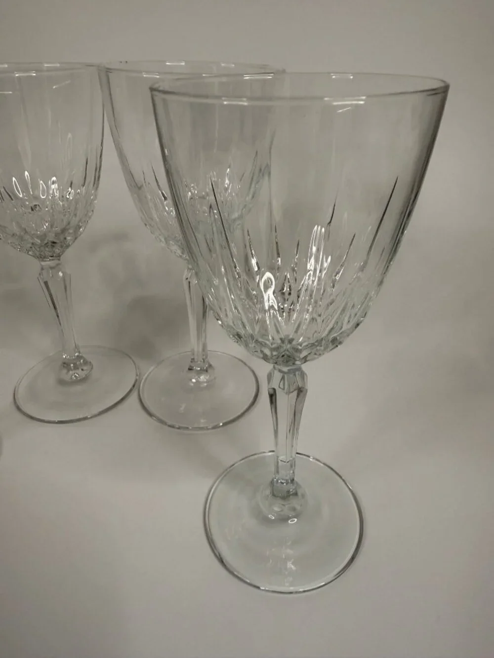 Crystal d'Arques-Durand Luminarc Diamante Wine Glass, 6.75